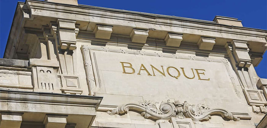 La location de locaux par un établissement bancaire est-il considéré comme "un usage exclusif de bureaux" ?