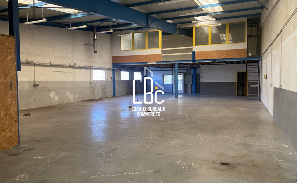 Rezé - Local activité show-room 468 m²
