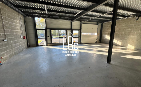 Basse Goulaine - À vendre local d'activité neuf 763,40 m²