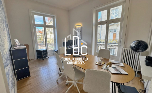 Nantes place Royale - Bureau 90 m² à louer