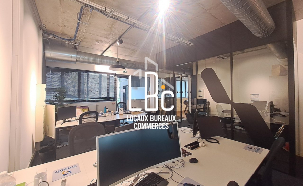 NANTES- Bureau poste en Coworking